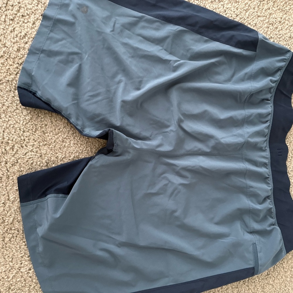 lululemon athletica Blue and Navy Athletic Shorts XXL 11 inch - Picture 3 of 4